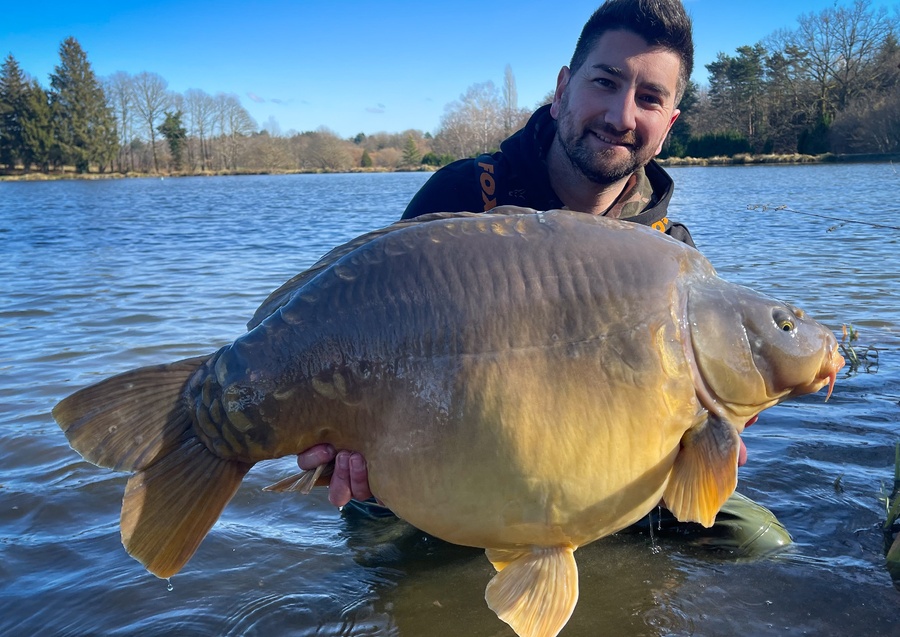 Winter Fishing with Julien Filleul and Alex Farfal